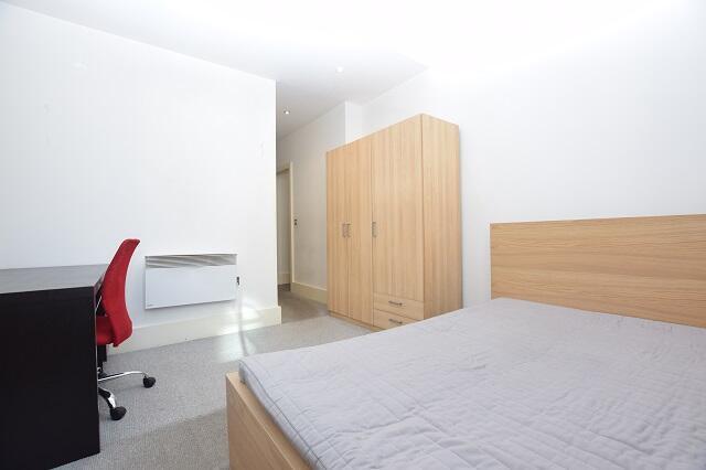 2 bed Apartment to rent Image 5