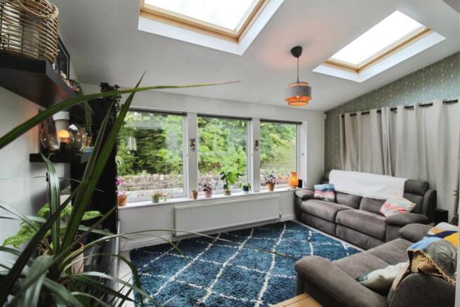 4 bed Semi-Detached for sale Image 5