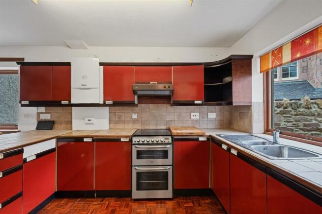 KITCHEN/DINING ROOM