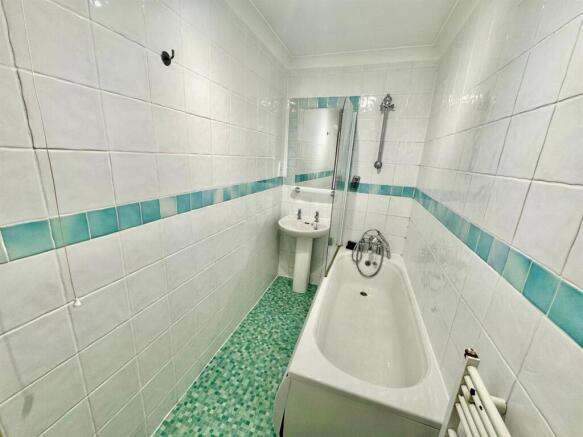 2 bed Apartment to rent Image 8