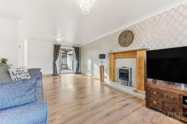 4 bed Semi-Detached for sale Image 5