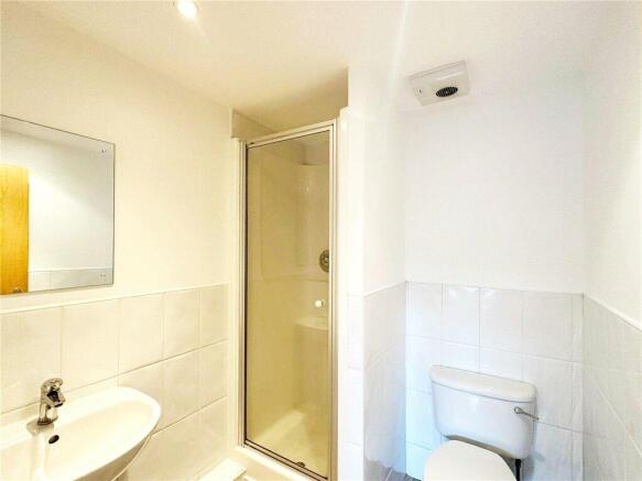 3 bed Apartment for sale Image 6