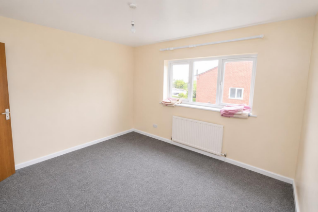 2 bed Semi-Detached to rent Image 8