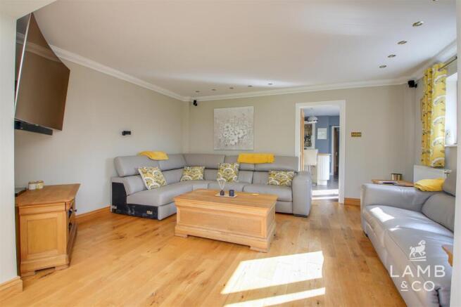 SITTING/DINING ROOM