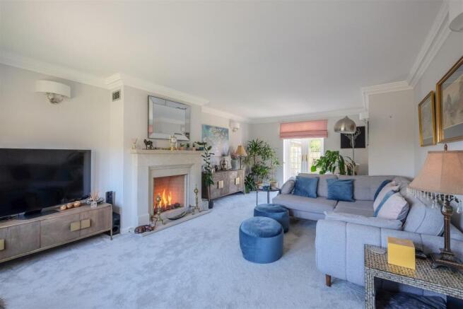 4 bed Detached for sale Image 5