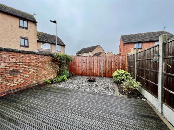 21 Brampton Lane - garden.jpg