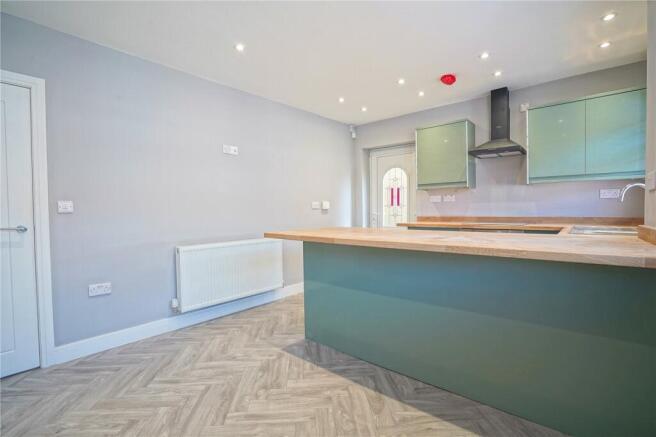 3 bed Semi-Detached for sale Image 6