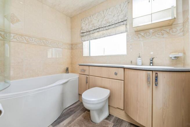 4 bed Detached for sale Image 10