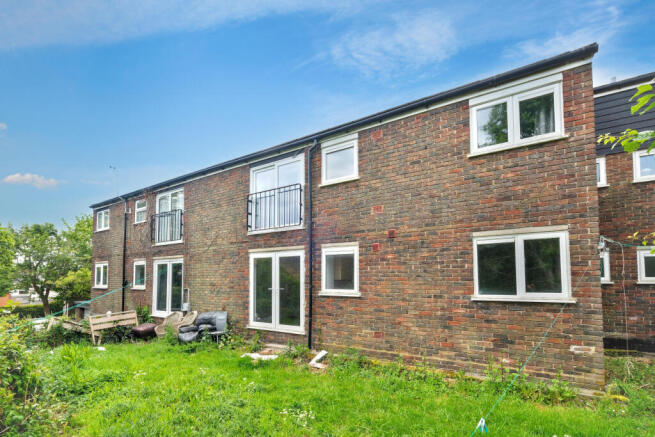 24 Warren Bank, Simpson, MK6 3AQ