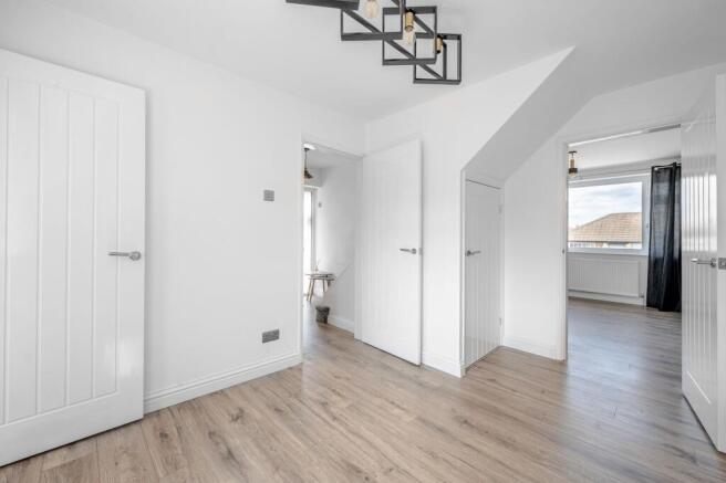 3 bed Semi-Detached for sale Image 8