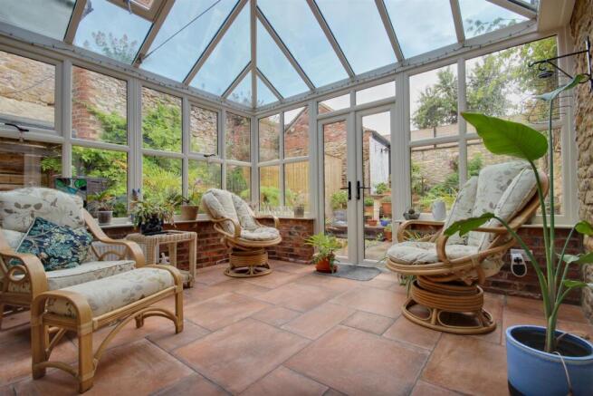 4 bed Detached for sale Image 10