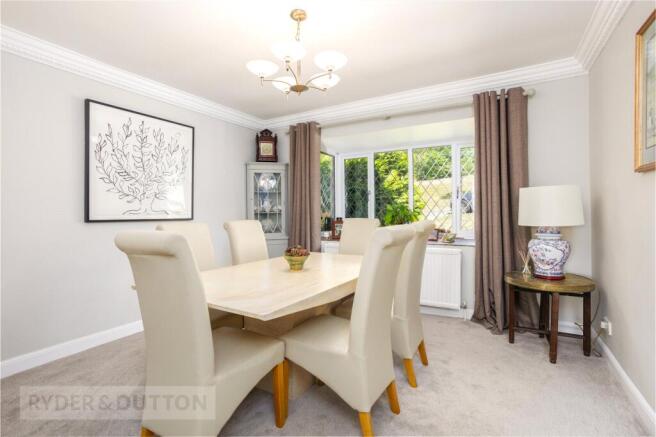 5 bed Detached for sale Image 9