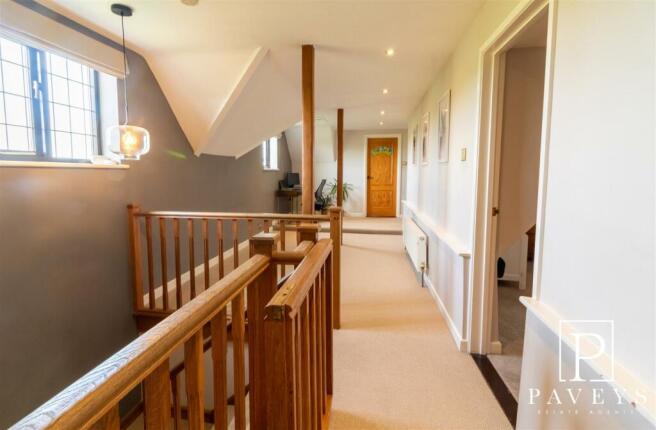 FIRST FLOOR LANDING