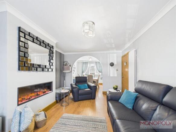 Worsley Avenue, Johnstown, LL14 photo 4