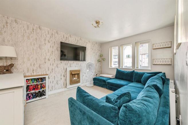 3 bed Semi-Detached for sale Image 4