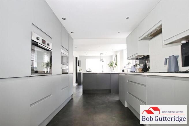 OPEN PLAN FITTED KITCHEN / DINING ROOM