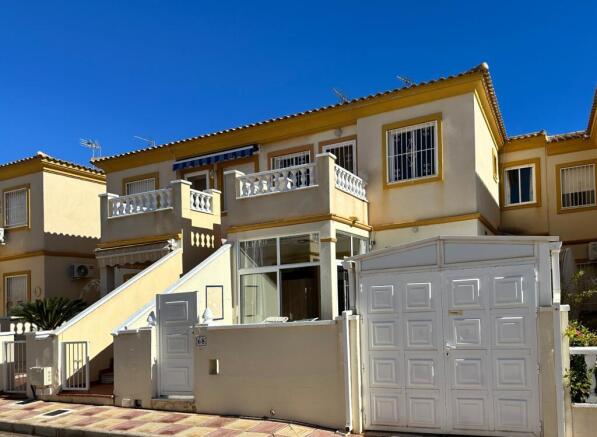 Playa Flamenca 2 bed 1 bath renovated top floor penthouse apartment