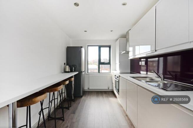 4 bed Terraced to rent Image 6