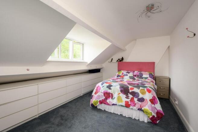 4 bed House for sale Image 12
