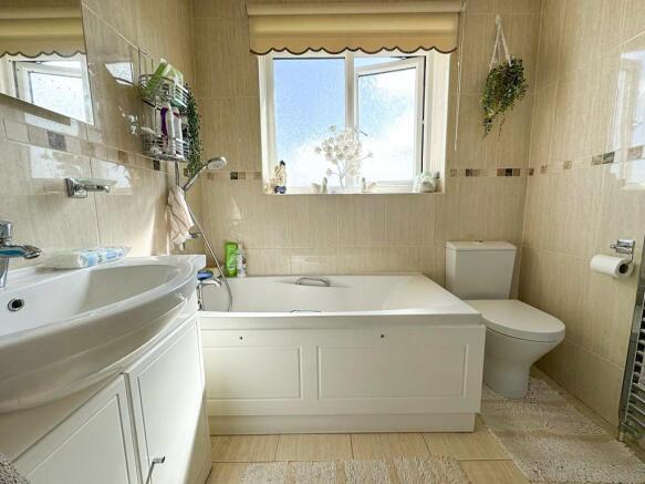 3 bed Semi-Detached for sale Image 9
