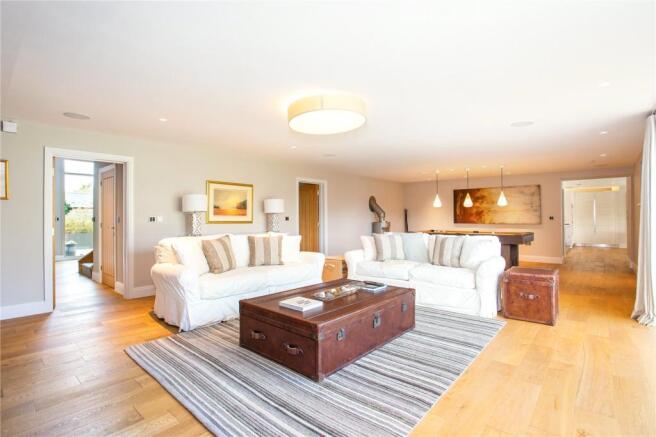 Sitting/dining room