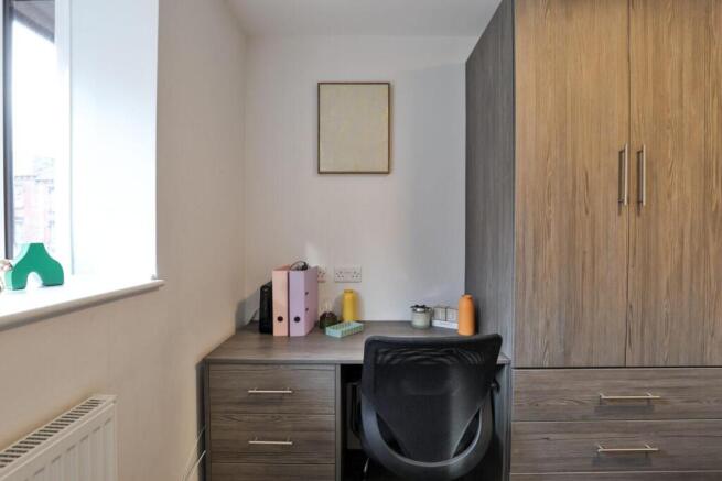 3 bed Flat to rent Image 7