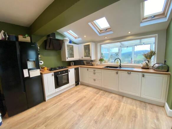 3 bed House to rent Image 4