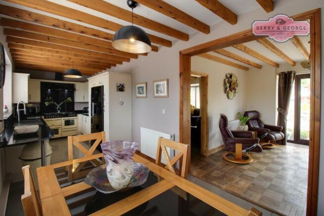 KITCHEN / DINER