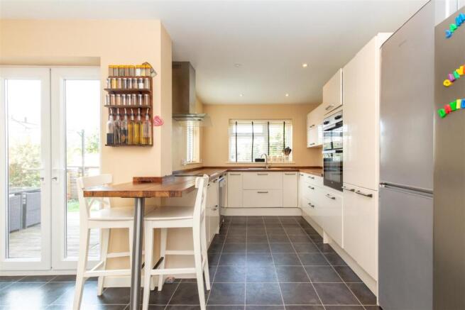28 Fitzjohns Road-12.jpg
