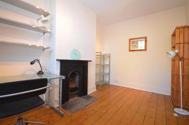 3 bed Terraced to rent Image 5