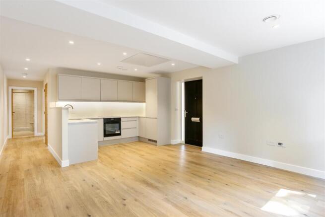 1469541018 - 4 Bluebird House, High Steet, KT176.j