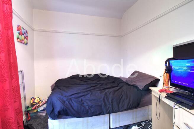 8 bed House to rent Image 7