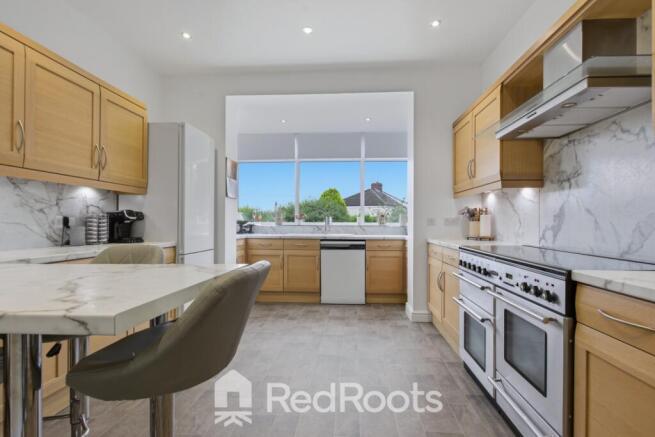 5 bed Semi-Detached for sale Image 6