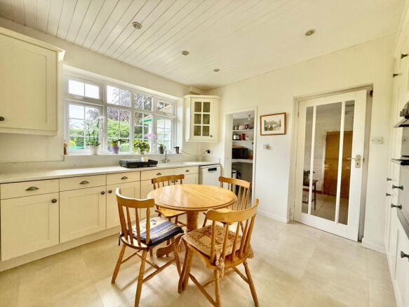 4 bed Detached for sale Image 6