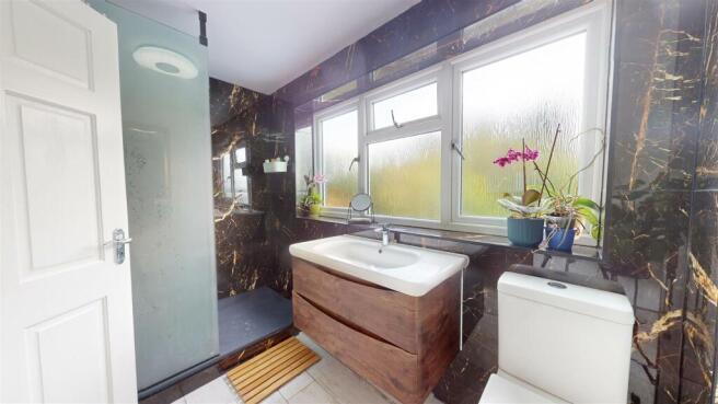 EN SUITE