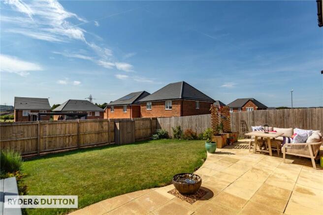 4 bed Detached for sale Image 8