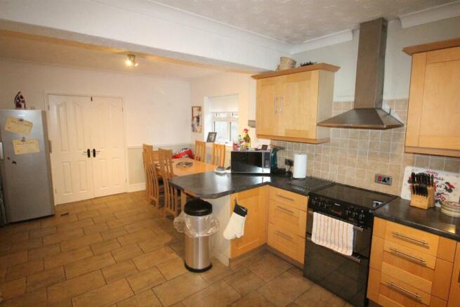 214 Low Grange Ave-Kit3.JPG