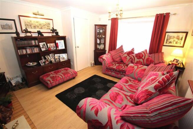 LOUNGE FRONT