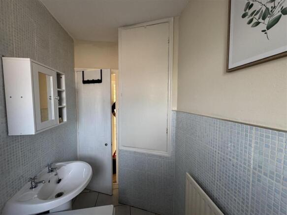 2 bed Apartment to rent Image 6