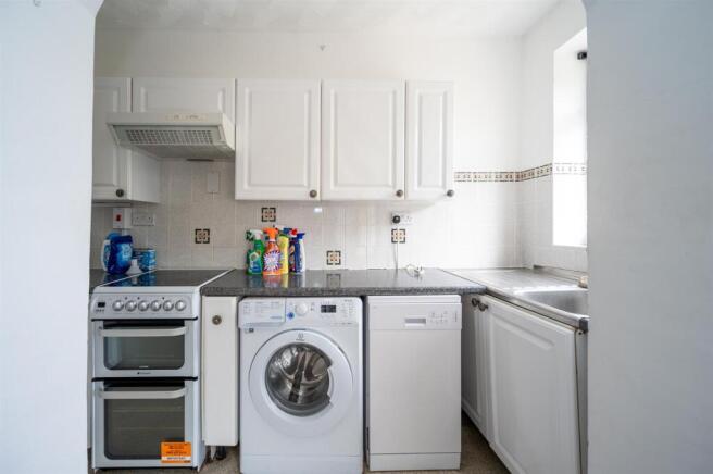 Flat 4, 22 Bracklesham Road218.jpg