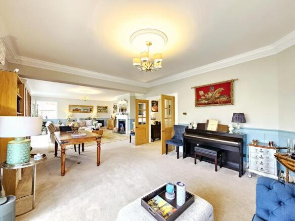 2 bed Flat for sale Image 8