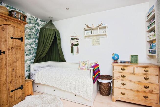 4 bed Detached for sale Image 12