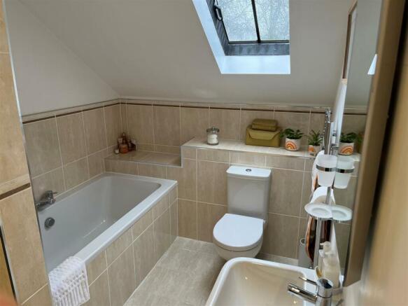 BATHROOM/WC