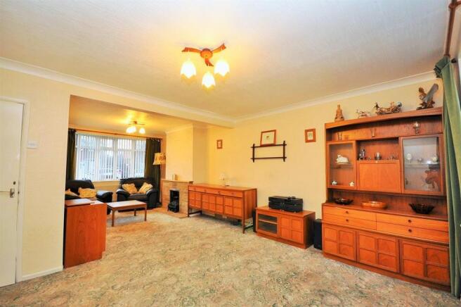 SITTING / DINING ROOM