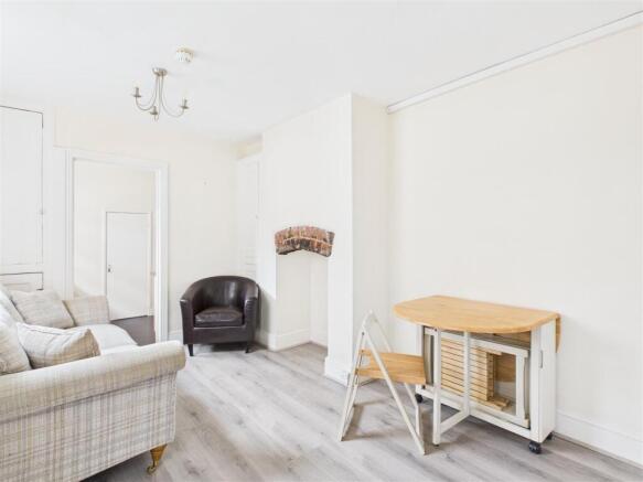 10 St Johns Road - 02.jpg