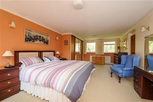 BEDROOM 2