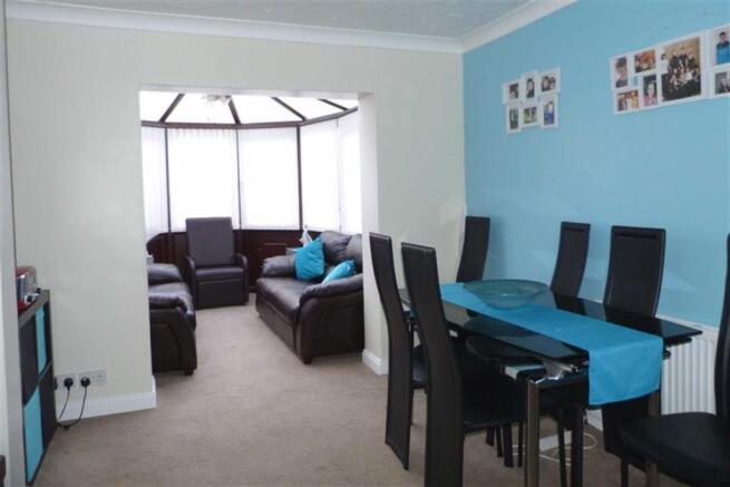 LOUNGE/DINER