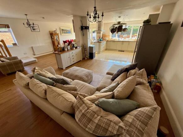 BR102 Kitchen Family.jpg