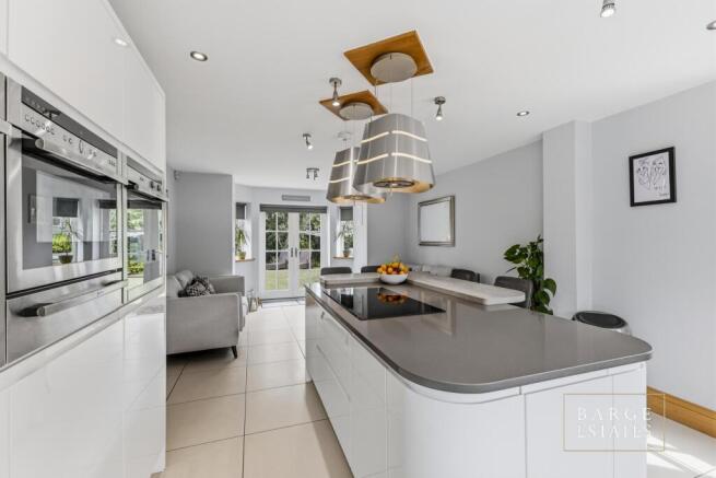 4 bed Detached for sale Image 5