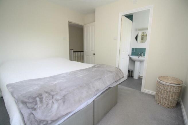 17 Longhedge bed 1c (2).JPG
